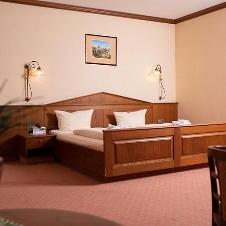 Hotel Drei Schwanen - Ristorante Due Fratelli Хоэнштайн-Эрнстталь Экстерьер фото