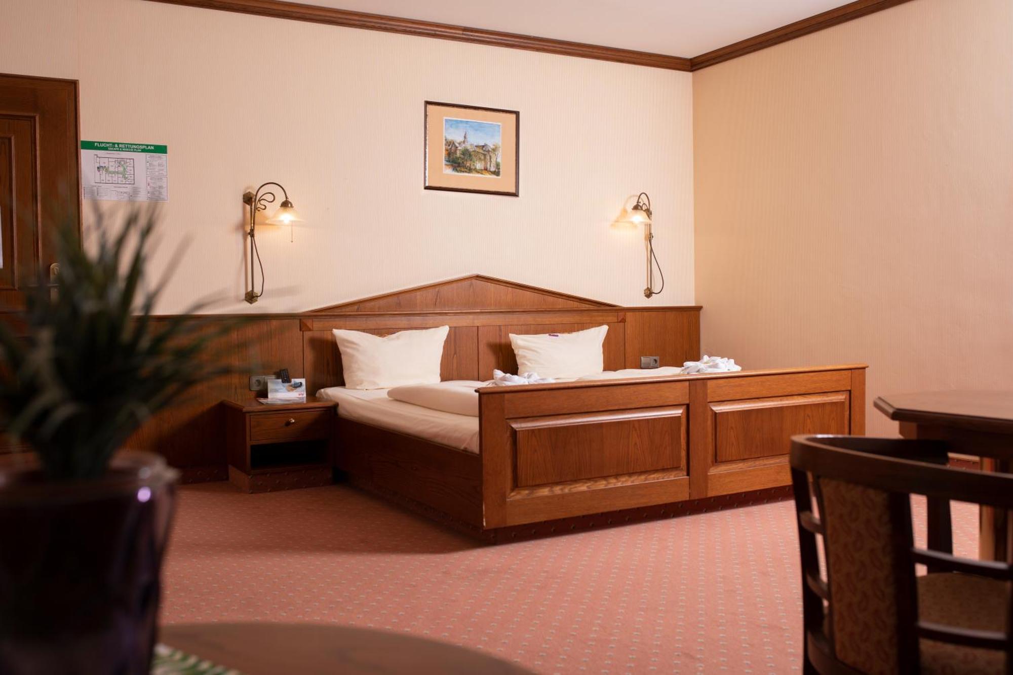 Hotel Drei Schwanen - Ristorante Due Fratelli Хоэнштайн-Эрнстталь Экстерьер фото